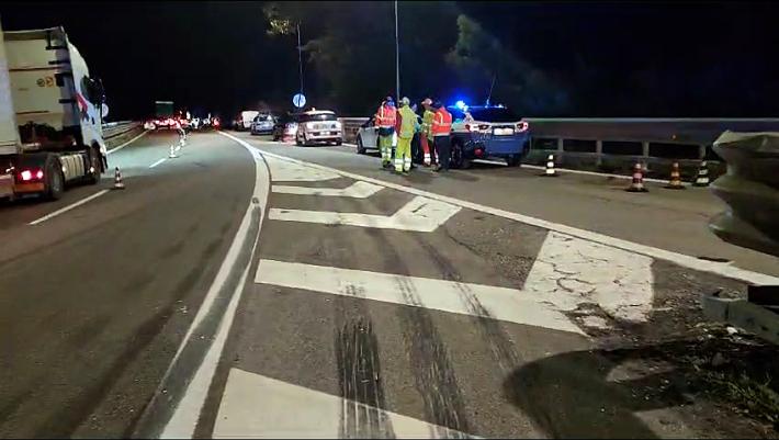Operaio travolto da un camion durante lavori in Autocisa a Parma: &egrave; grave