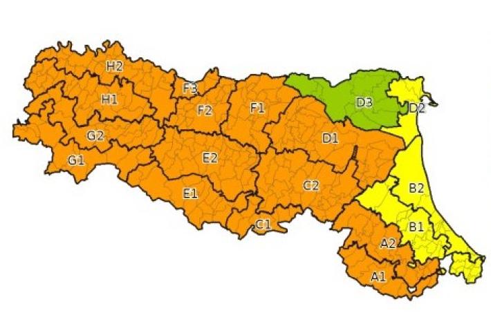 Piene dei fiumi, frane e vento: &egrave; allerta arancione. Previsti temporali anche di forte intensit&agrave; e vento