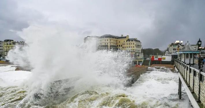 Tempesta Ciaran, 1,2 milioni di case senza luce in Francia 