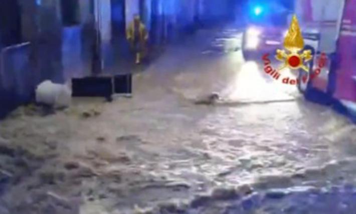 Il maltempo sferza la Toscana: a Prato un morto e allagamenti all'ospedale, esondazioni a Barberino del Mugello e Fivizzano. Danni in A1