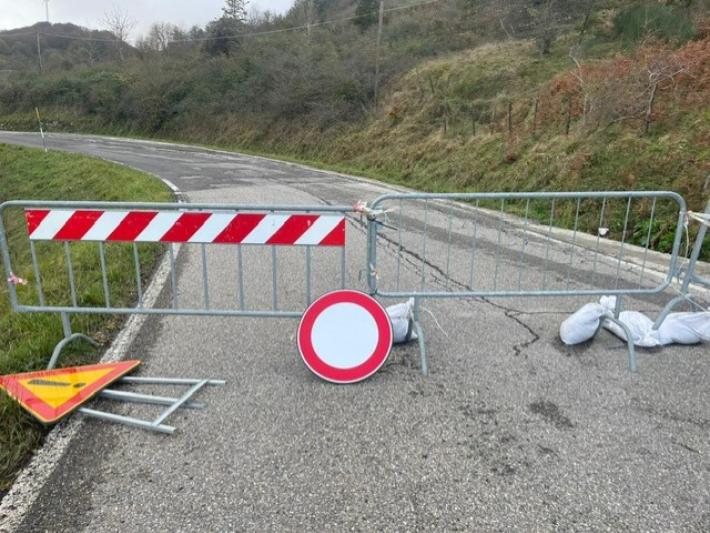 Chiuso il passo cento croci
