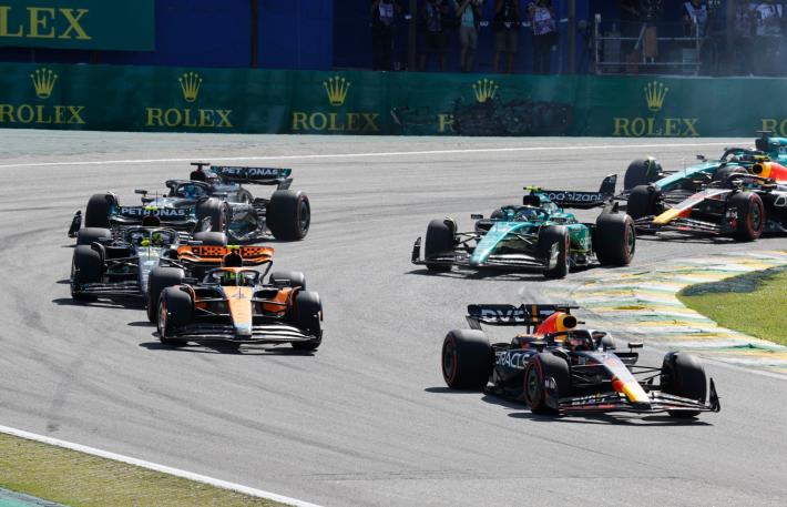 Verstappen vince in Brasile, 17esimo successo su 20 gare 