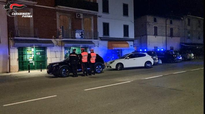 Insulta l'ex compagna, poi la rapina: denunciato 46enne a Sorbolo