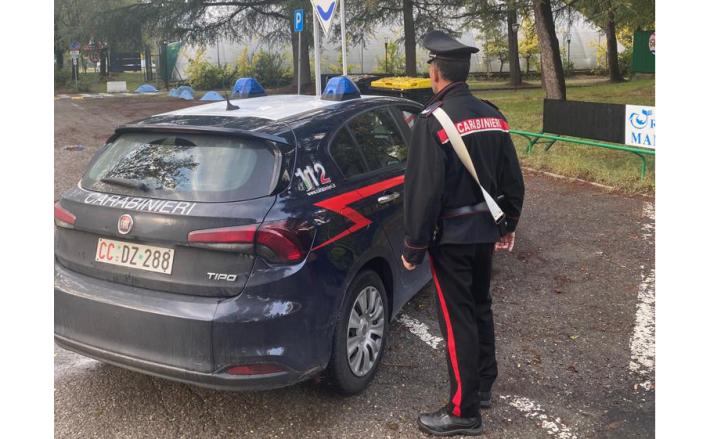 Violenze sui genitori anche davanti ai fratelli minori: arrestato dai carabinieri