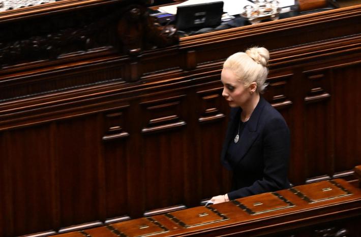 Il ritorno di Marta Fascina in Parlamento, per la prima volta in aula dopo la morte di Berlusconi