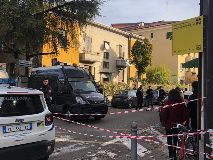 In corso lo sgombero nell'immobile occupato di via Liguria