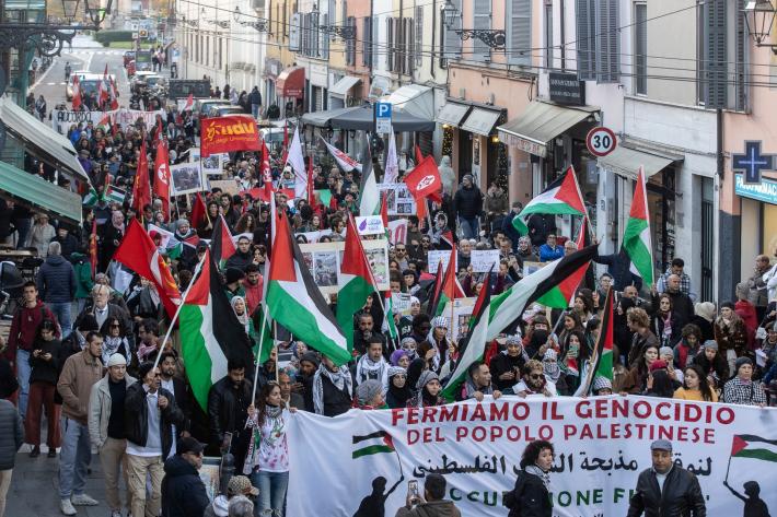 La comunit&agrave; palestinese chiede di escludere l'ex premier israeliano dal festival di Open