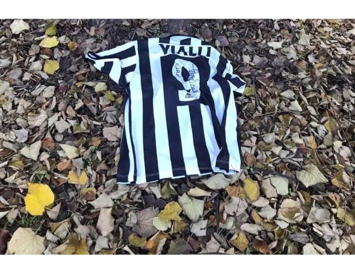 Ritrovata la maglia di Gianluca Vialli rubata nel Cremonese