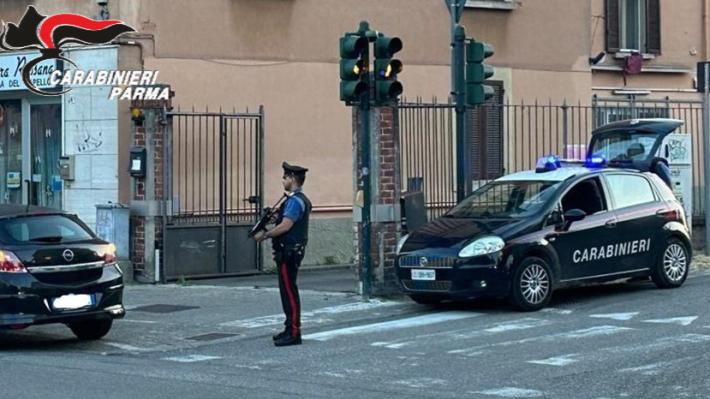 In giro per San Pancrazio con un coltello, anche se aveva un divieto di ritorno a Parma: calabrese 46enne nei guai