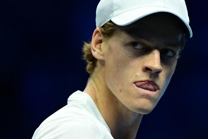 Djokovic non sbaglia nulla: &egrave; suo l'Atp Master. Sinner battuto 6-3, 6-3