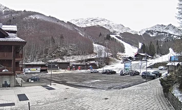 Prima lieve nevicata all'Abetone, imbiancate le cime