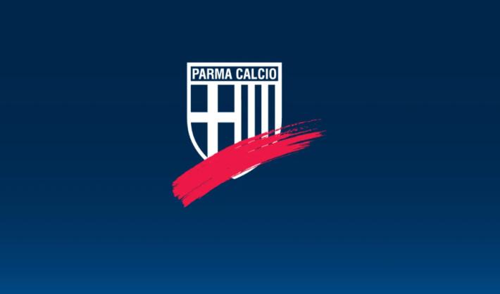 Dal corteo alla partita, con il pallone e un segno rosso sul volto a chi va al Tardini: il Parma calcio festeggia il  25 novembre