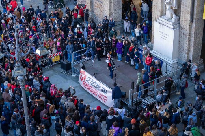 La Cavandoli (Lega) contestata in piazza. Lei: "I fischi sono un esempio di politica antidemocratica"