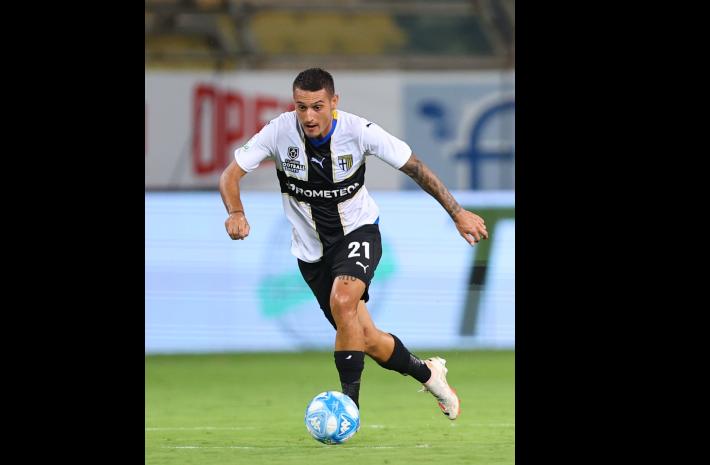 Seculin insuperabile, ci pensa Partipilo a pareggiare nel recupero. Nel derby succede di tutto ma finisce 1-1. Il Venezia vince 3-0 a Bari e raggiunge i crociati in testa