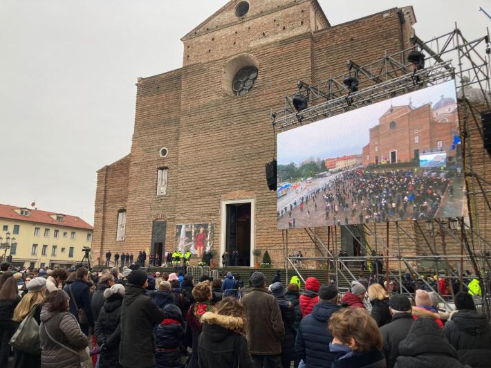 Questa mattina il funerale di Giulia Cecchettin a Padova: iniziati gli ingressi nella Basilica 