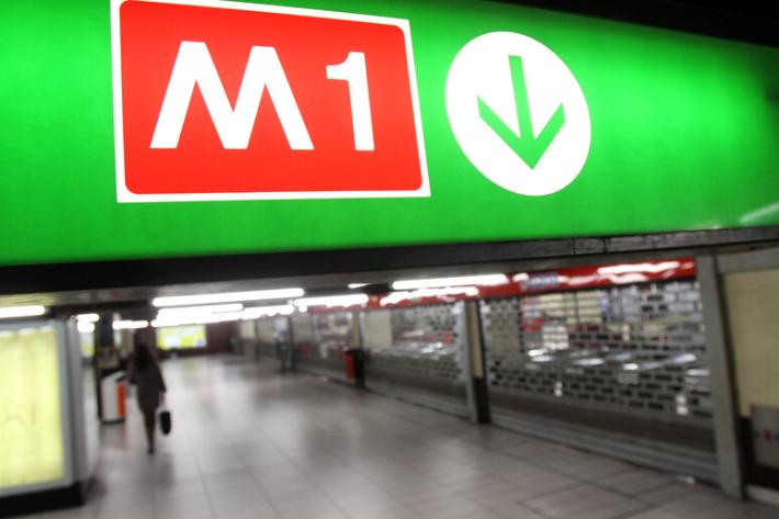 MIlano, turista borseggiato di 14mila euro in metropolitana 