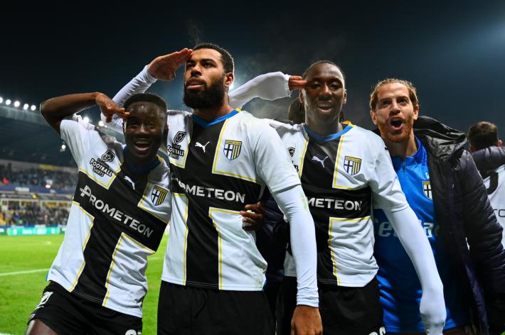 Parma, rimonta leggendaria. Da 1-3 a 3-3 nel recupero. Mihaila e Charpentier riprendono il Palermo. Crociati soli in testa - Risultati e classifica 