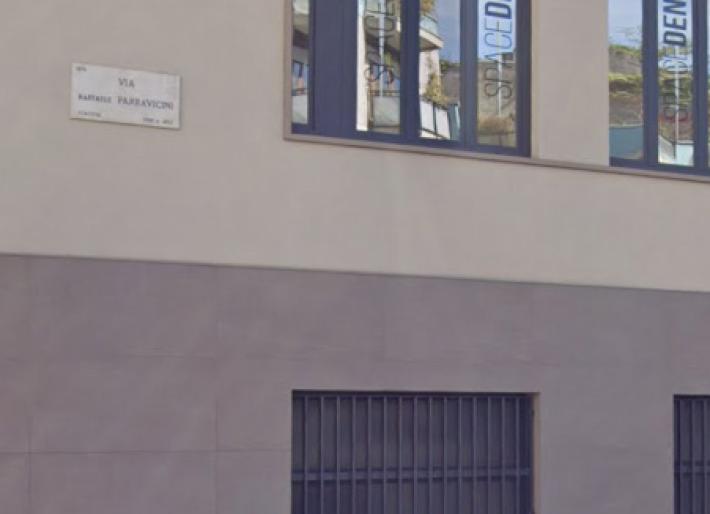 Operaio muore schiacciato dal carico di una gru a Milano 