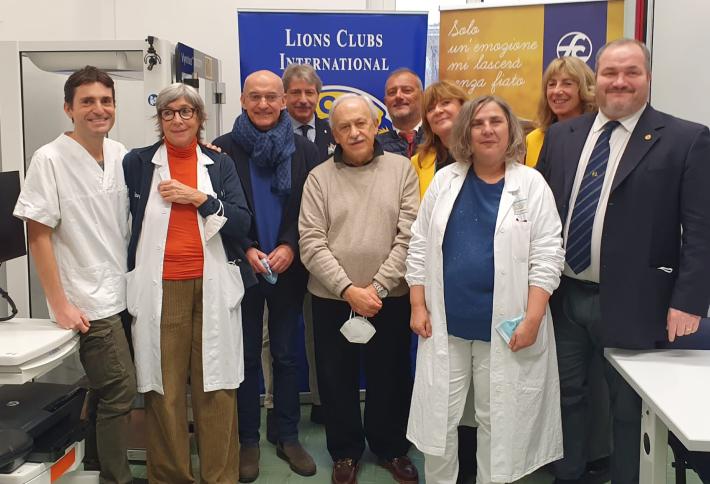 I nove Lions Club di Parma donano un nuovo pletismografo al Maggiore