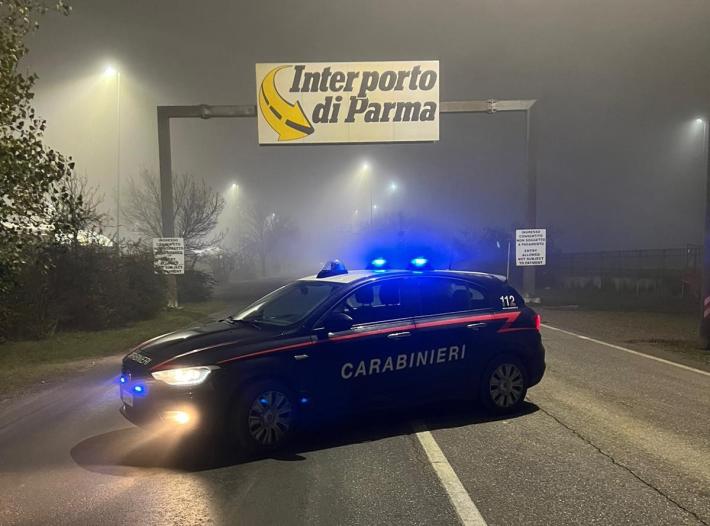 Fontanellato: l&rsquo;amico lo sbatte furi di casa e lui lo va a cercare al lavoro e lo prende a pugni. Denunciato 33enne nigeriano