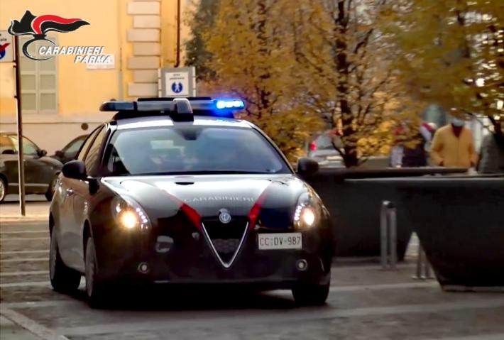 Parma: fa il pieno alla macchina ma con le cedole carburanti della ditta per cui lavora. Denunciato 43enne