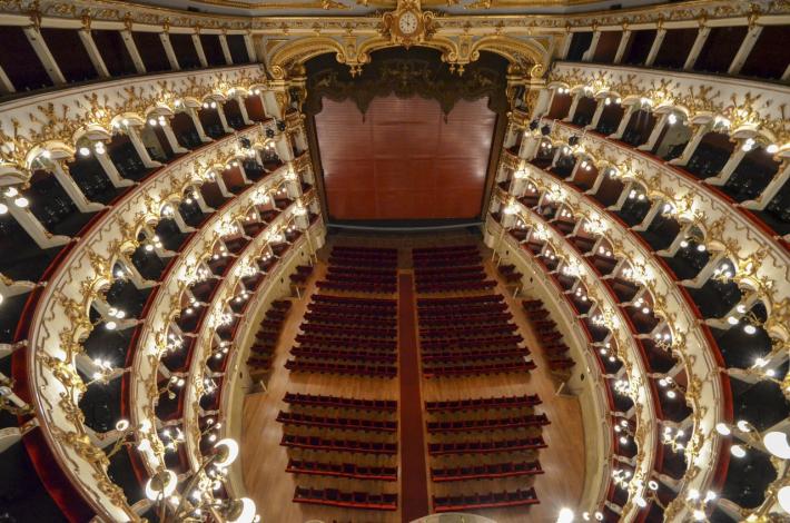 Schiaffi all'opera, uomo aggredisce spettatrice 'perch&eacute; parlava'