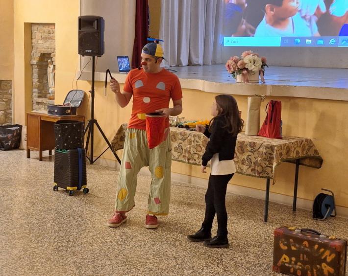 &laquo;Claun Pimpa&raquo;,  in guerra per far sorridere i bambini