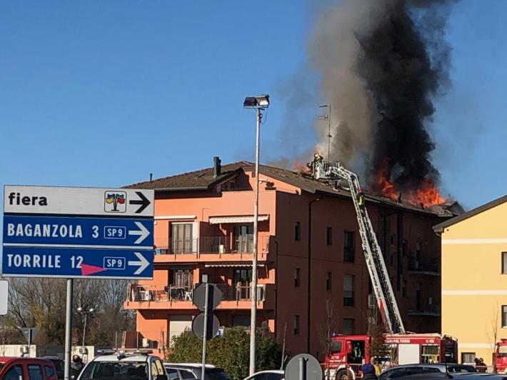 Vigili del fuoco di Parma per la Giornata mondiale della consapevolezza Pans/Pandas