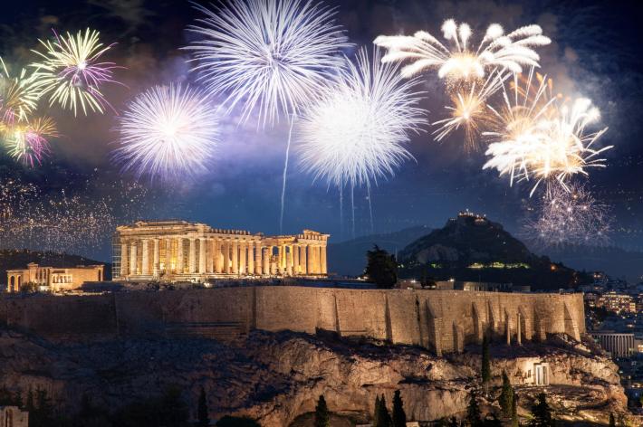 Auguri in viaggio: qualche idea per un capodanno diverso: tra Grecia e Spagna