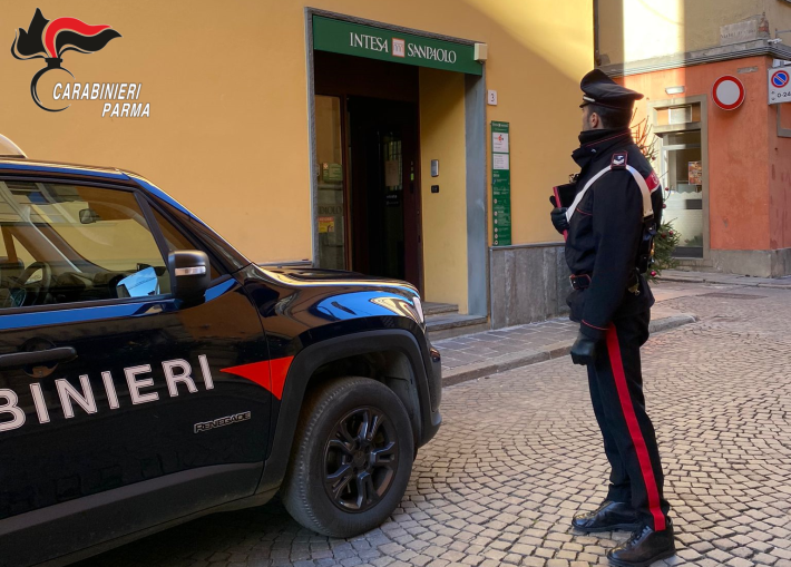 Tenta di aprire un conto corrente con un documento falso: denunciato 20enne egiziano