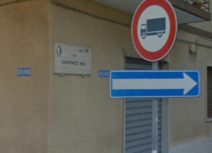 Uomo ucciso con colpi d'arma da fuoco per strada a Bari