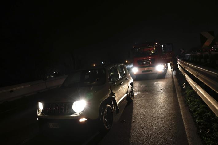Imbocca la tangenziale  contromano alla Crocetta e si scontra con un'altra auto. Tanta paura, ma guidatori illesi