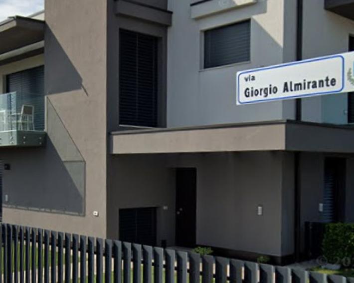 2000 firme a Massa per impedire l' intitolazione di una strada a Almirante