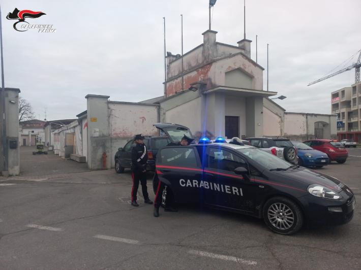 Spariscono casse di alcolici e bevande energetiche: 6 denunciati a Fornovo, 5 sono minorenni 