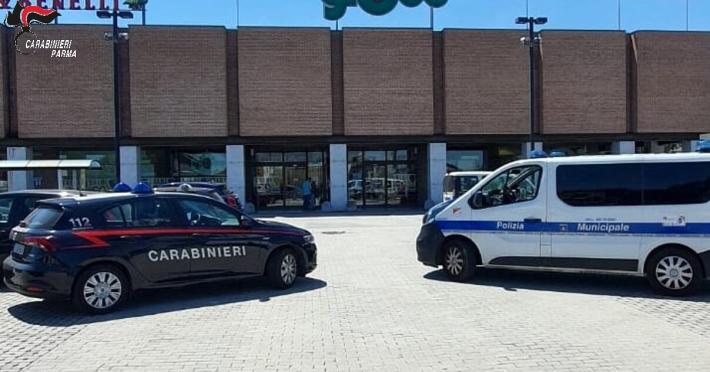 Tentano il trucco dei soldi trovati a terra: denunciate due donne