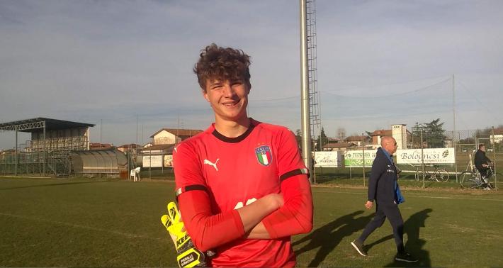 Il portiere parmigiano Filippo Rinaldi (ora all'Olbia) aggredito in campo dal padre di un giocatore del Cesena