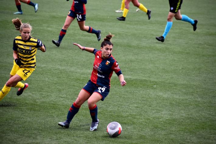Serie B femminile: il Parma  batte il Genoa con una doppetta di Gago  (2-0) e resta a  -2 dalla vetta