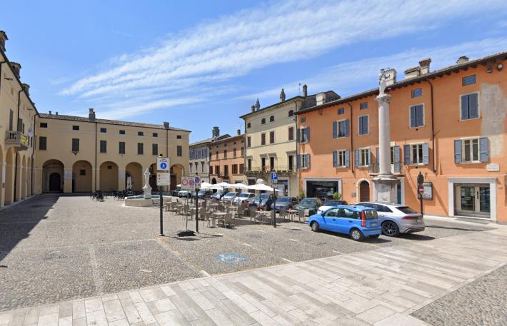 Cade in una bocca di lupo per 4 metri: grave un 50enne a Castiglione delle Stiviere