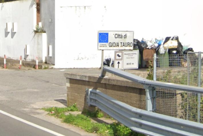 Bimba di 7 anni abusata dal bidello: ai domiciliari un sessantenne a Gioia Tauro