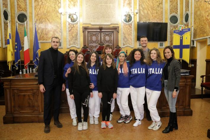 Le campionesse del Pole & Aerial World Cup 2023 in Municipio