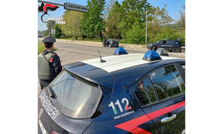 Notte della Vigilia: prima rubano in casa di un langhiranese che assiste al furto dal sistema di videosorveglianza. Poi  entrano nella camera di una coppia di turisti in un B&B