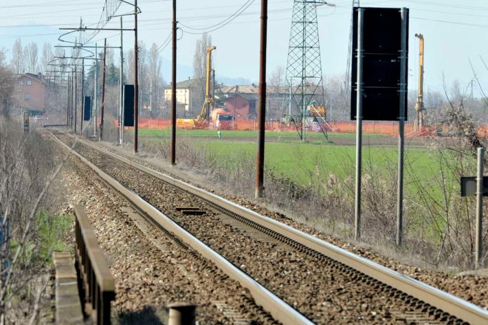 Bimbo di 9 anni travolto e ucciso da un treno nel Torinese