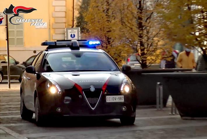 Incrocia i carabinieri e getta a terra 40 grammi di hashish: denunciato 37enne tunisino