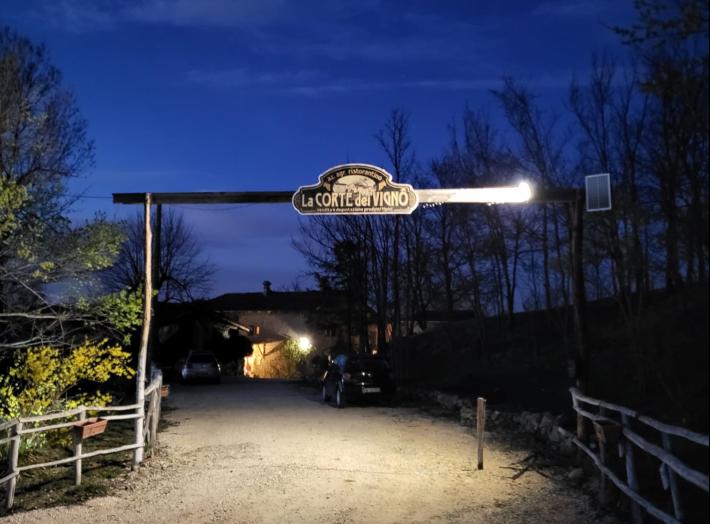 Gli elicotteri avevano il transponder spento: difficile risalire all'identit&agrave; degli amici (tra cui un parmigiano) che hanno pranzato sulle colline modenesi