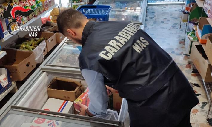 Carabinieri NAS Parma: gravi carenze igienico sanitarie. sanzionato esercizio per la vendita di prodotti alimentari