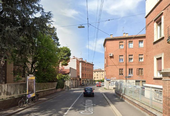 Bologna: "Aggredito in strada da 4 o 5 giovani, nessuno mi ha aiutato. Cerco testimoni" 