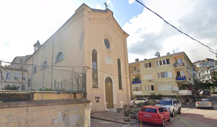 Attacco a una chiesa italiana a Istanbul, un morto