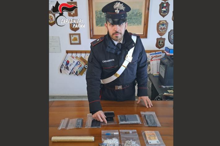 In auto in golena con 60 grammi fra eroina e cocaina 