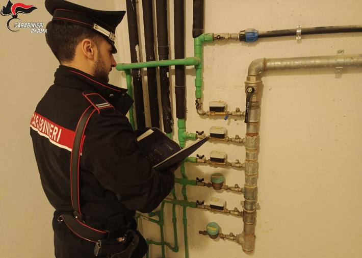 Non riesce a farsi la doccia perch&eacute; il vicino gli ruba l'acqua. Denunciato 62enne residente