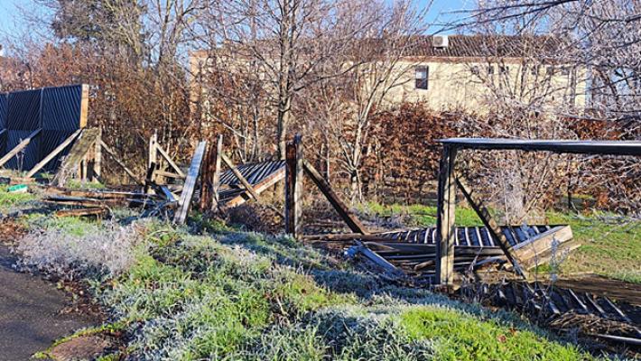 Barriere rotte dal vento: pannelli ancora a terra